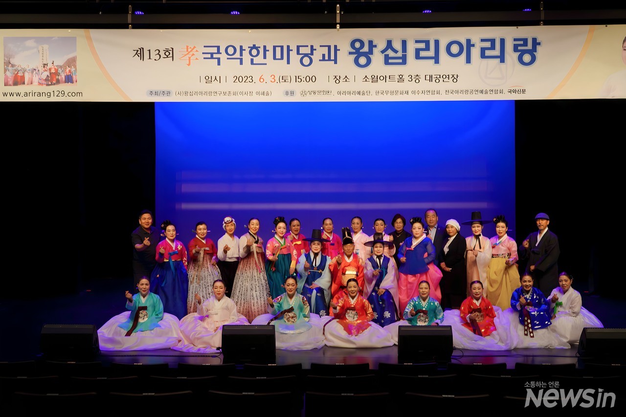 이번 공연을 위해 수고하신 분들의 단체사진