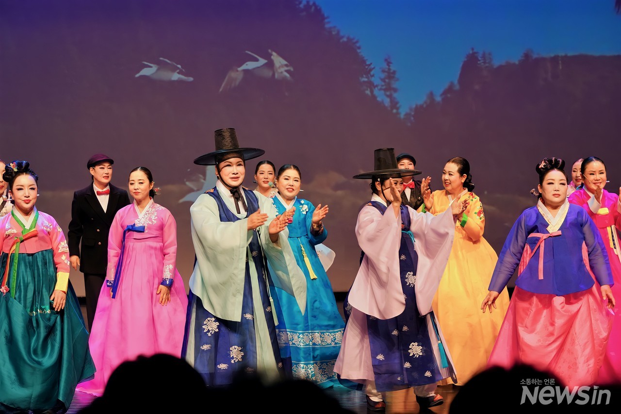 언제나 공연의 마지막은 아쉽다. 내년을 기약하며