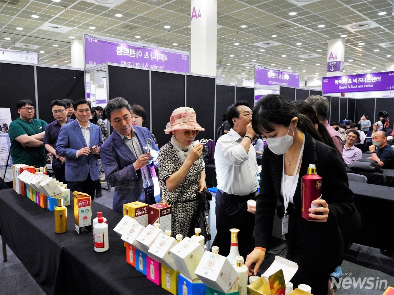 공짜는 무조건 좋아. 시음시간은 즐겁다