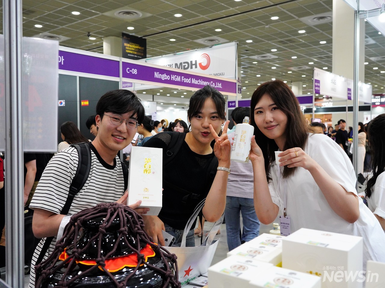 경품당첨이 되어서 너무나 좋다고 기념사진좀 찍어달라고 해서 한컷