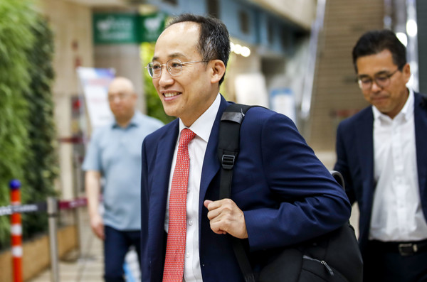 추경호 경제부총리 겸 기획재정부 장관이 한일재무장관회의 참석을 위해 29일 오전 서울 강서구 김포국제공항을 통해 출국하고 있다. 2023.06.29.