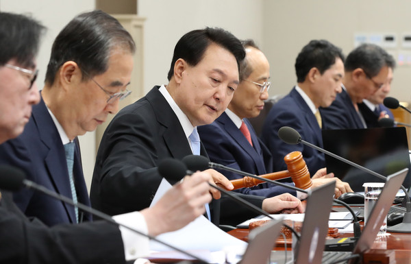 윤석열 대통령이 13일 서울 용산 대통령실 청사에서 열린 국무회의를 주재하고 있다. 2023.06.13.