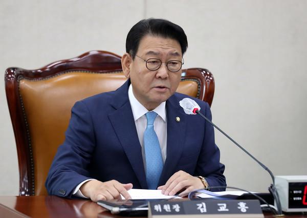 김교흥 국회 행정안전위원회 법안심사제1소위원회 위원장이 19일 오전 서울 여의도 국회에서 열린 법안심사제1소위원회에서 발언을 하고 있다. 2023.04.19 / 사진=[뉴시스]