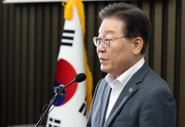 이재명 더불어민주당 대표가 24일 오전 서울 여의도 국회에서 열린 긴급의원총회에서 발언을 하고 있다. 2023.08.24.