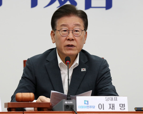 이재명 더불어민주당 대표가 28일 오전 서울 여의도 국회에서 열린 최고위원회의에서 발언하고 있다. 2023.08.28.