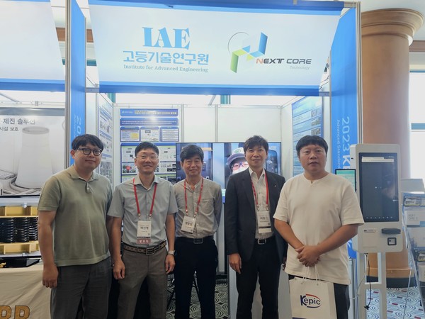 왼쪽부터 래드코어, 한국전력기술, 고등기술연구원, ㈜넥스트코어테크놀로지, 시버리솔루션스 임직원이 제20회 KEPIC-Week ALARA 분석·평가 프로그램 및 3D-BIM 기반 실감·몰입형 피폭선량 예측진단 통합시스템 개발 워크숍 발표를 위해 본 행사에 참석했다. (사진=㈜넥스트코어테크놀로지 제공)