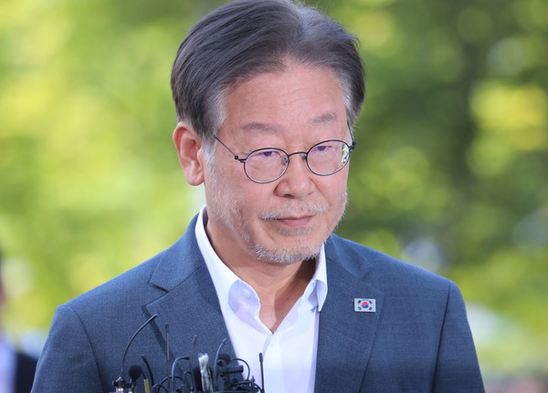 이재명 더불어민주당 대표가 '쌍방울 그룹 대북 송금' 의혹 관련 피의자 신분으로 조사를 받기 위해 12일 경기도 수원시 영통구 수원지방검찰청으로 재출석하고 있다.2023.09.12 / 사진=[공동취재사진]