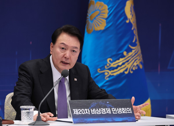 윤석열 대통령이 13일 청와대 영빈관에서 제20차 비상경제민생회의 겸 대한민국 초거대 AI 도약 회의를 주재하고 있다.2023.09.13 / 사진=[대통령실통신사진기자단]