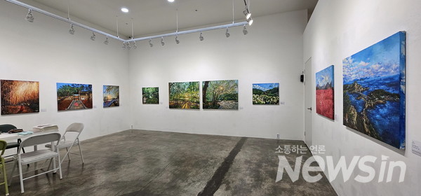개인전이 열리고 있는 가온갤러리(사진=정경호 기자)