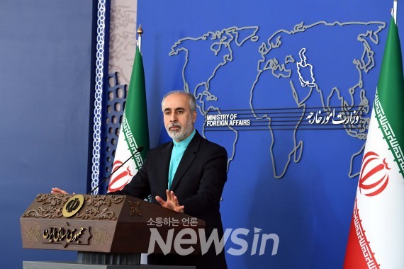 ▲지난 4월 17일 나세르 카나니 이란 외무부 대변인이 테헤란에서 기자회견을 하고 있다. (사진=신화통신)