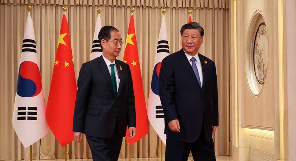 항저우 아시안게임 개막식 참석 차 중국을 방문한 한덕수 국무총리가 23일(현지시간) 중국 항저우에서 시진핑 중국 국가주석과 양자 면담을 하기 위해 이동하고 있다.2023.09.23 / 사진=[국무총리실 제공]