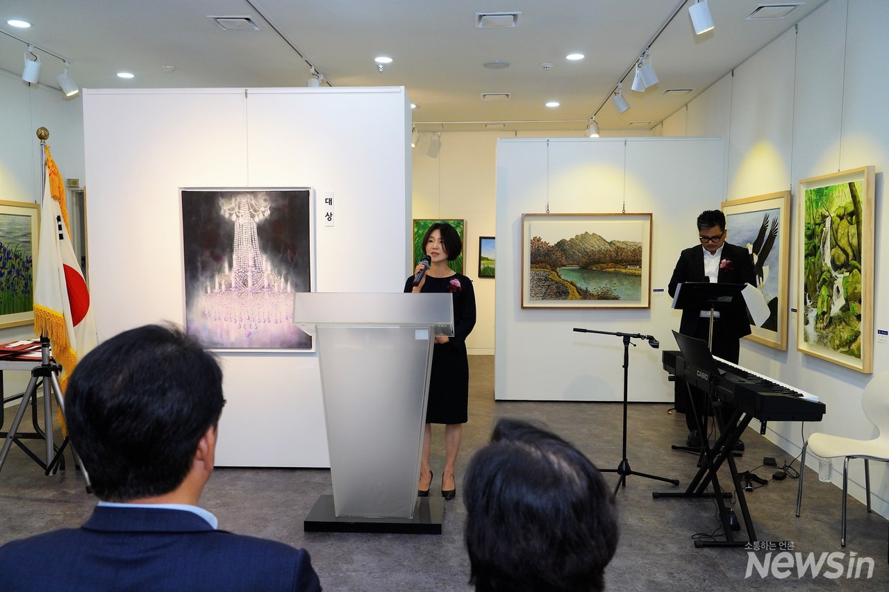 인사말을 하고 있는 백영숙 하남지부장