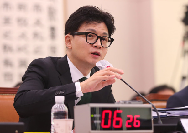 한동훈 법무부 장관이 11일 오전 서울 여의도 국회에서 열린 법제사법위원회의 법무부 등에 대한 국정감사에서 의원의 질의에 답변하고 있다. 2023.10.11.