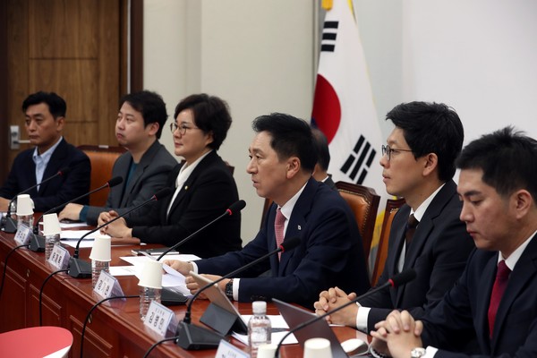 김기현 국민의힘 대표가 16일 오전 서울 여의도 국회에서 열린 국민의힘 최고위원회의에서 발언하고 있다. 2023.10.16