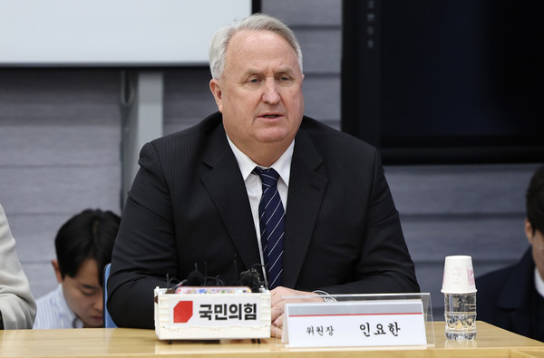 인요한 국민의힘 혁신위원장이 8일 대구 북구 경북대학교 글로벌플라자에서 열린 경북대학교 재학생 간담회에서 인사말을 하고 있다. 2023.11.08.