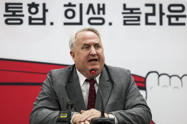 인요한 국민의힘 혁신위원장이 9일 서울 여의도 국민의힘 중앙당사에서 열린 국민과 함께 혁신위원회 제5차 전체회의에서 발언하고 있다. 2023.11.09.