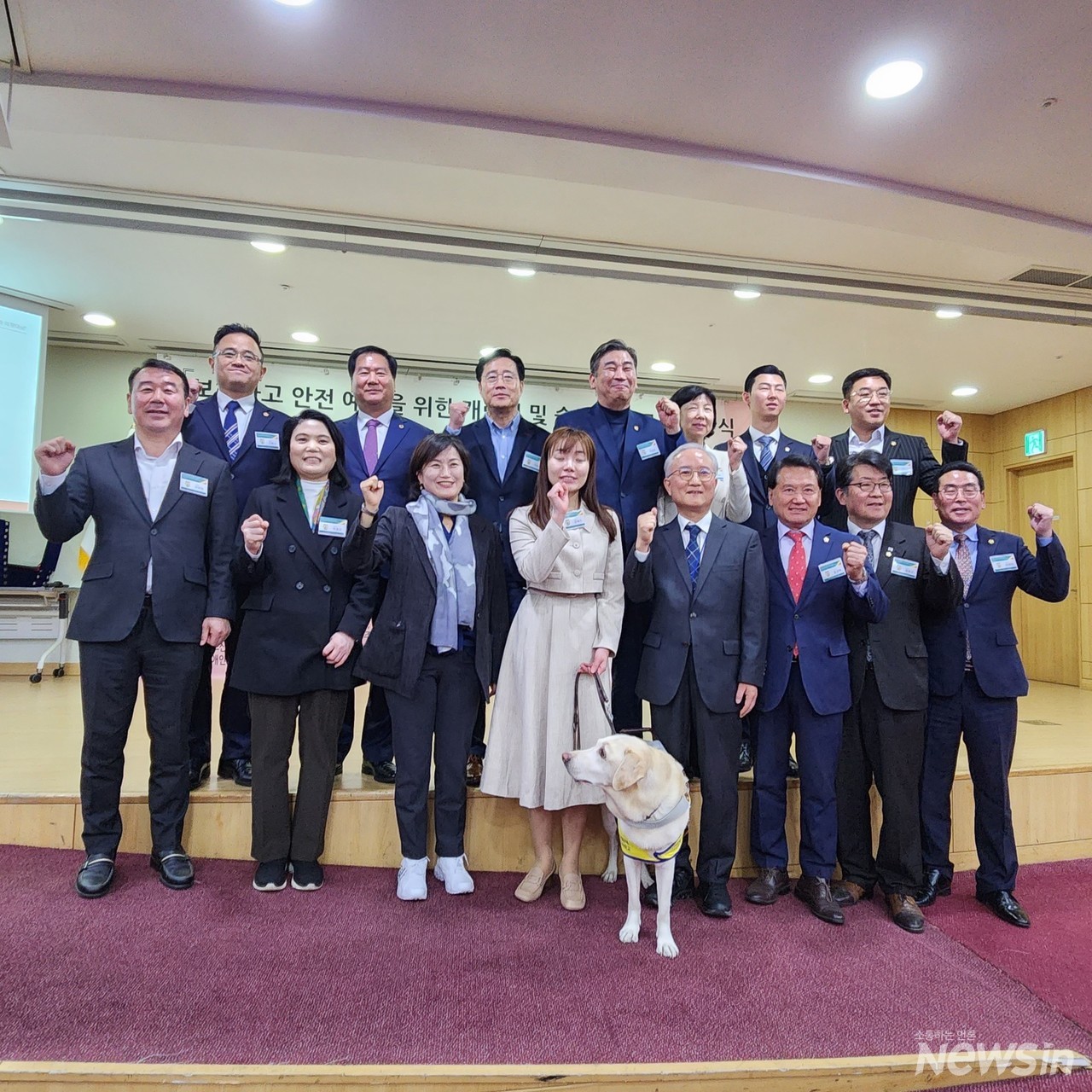 국회의원,광역의원,기초의원 의정대상자 단체사진 (사진: 한국선진교통문화연합회 제공)