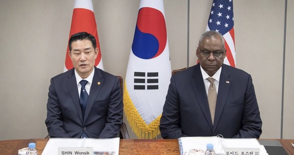 신원식 국방부 장관(좌)과 로이드 오스틴 미 국방장관(우).2023.11.13 / 사진=[국방부 제공]