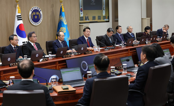 윤석열 대통령이 14일 서울 용산 대통령실 청사에서 열린 국무회의를 주재하고 있다. 2023.11.14.