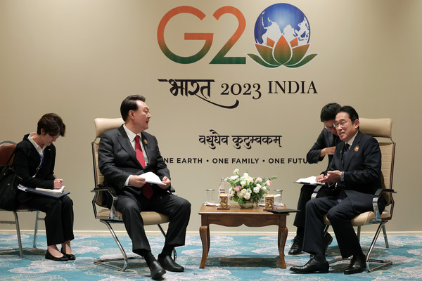 윤석열 대통령이 10일(현지시간) 뉴델리 바라트 만다팜 국제컨벤션센터에서 기시다 후미오 일본 총리와 한일 정상회담을 하고 있다.2023.09.10 / (공동취재)