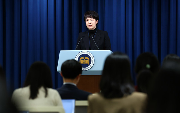 김은혜 홍보수석이 30일 서울 용산 대통령실 청사 브리핑룸에서 정책실장직 신설 등 대통령실 조직 개편 관련 브리핑을 하고 있다. 2023.11.30.