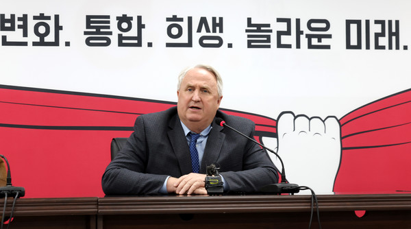 인요한 국민의힘 혁신위원장이 30일 오전 서울 여의도 국민의힘 당사에서 열린 '국민과 함께 혁신위원회 제11차 전체회의'에 참석해 발언하고 있다. 2023.11.30