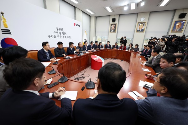 윤재옥 국민의힘 원내대표가 8일 오전 서울 여의도 국회에서 열린 원내대책회의에서 발언하고 있다. 2023.12.08.