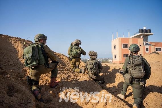 ▲이스라엘 지상군이 지난 10일(현지시간) 가자지구에서 군사 작전을 수행하고 있다. (사진=이스라엘 국방군)
