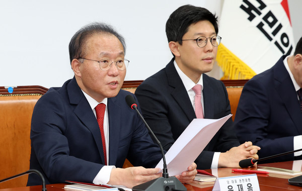 윤재옥 국민의힘 원내대표 겸 당 대표 권한대행이 14일 오전 서울 여의도 국회에서 열린 최고위원회의에서 발언을 하고 있다. 2023.12.14.