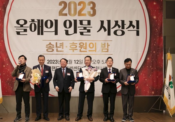 좋은 정치인상을 수상하는 하태경, 홍문표, 엄태영, 박수영, 이양수 의원.