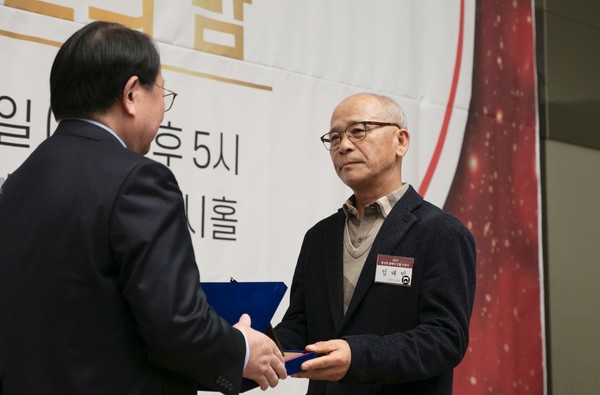ESG기업대상을 수상한 임대빈 그린환경 회장.