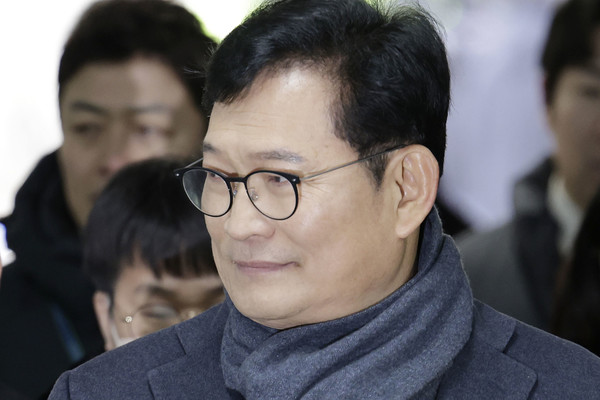 정치자금법 위반 혐의를 받는 송영길 전 더불어민주당 대표가 18일 서울 서초구 서울중앙지방법원에서 열린 영장실질심사에 출석하고 있다. 2023.12.18.