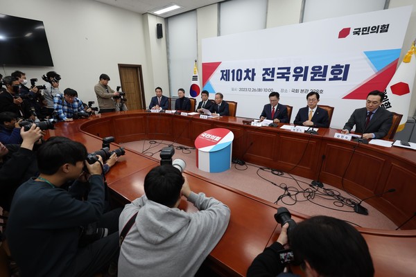 윤재옥 국민의힘 당 대표 권한대행 겸 원내대표가 26일 오전 서울 여의도 국회에서 열린 제10차 전국위원회에서 발언을 하고 있다. 2023.12.26.