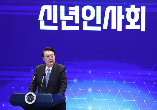 윤석열 대통령이 5일 서울 성북구 한국과학기술연구원(KIST)에  열린 2024년 과학기술인·정보방송통신인 신년인사회에서 격려사를 하고 있다.2024.01.05 / 사진=[대통령실통신사진기자단]