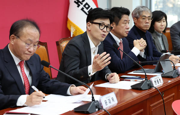 한동훈 국민의힘 비상대책위원장이 15일 오전 서울 여의도 국회에서 열린 비상대책위원회의에서 발언을 하고 있다. 2024.01.15