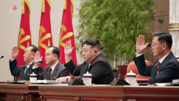 북한 김정은 국무위원장이 지난 26일 당중앙위원회 본부 청사에서 소집된 제8기 제9차 전원회의 확대회의에 참석했다고 조선중앙TV가 27일 보도했다.2023.12.27 / 사진=[조선중앙TV 캡처]