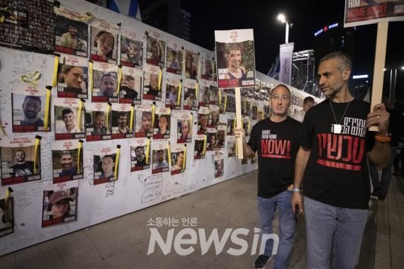 ▲지난해 12월 2일(현지시간) 이스라엘 텔아비브에서 집회 참가자들이 가자지구에 억류된 인질에 대한 석방 촉구 시위를 벌이고 있다. (사진=신화통신)