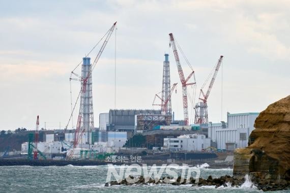 ▲지난해 3월 6일 일본 후쿠시마현 후타바군에서 바라본 후쿠시마 제1 원전. (사진=신화통신)