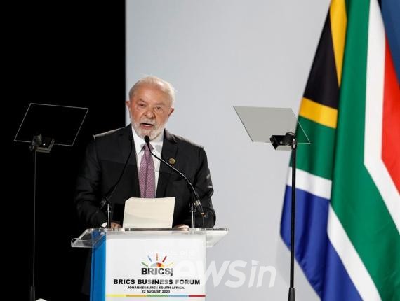 ▲루이스 이나시우 룰라 다시우바 브라질 대통령이 지난해 8월 22일 남아프리카공화국 요하네스버그에서 열린 브릭스(BRICS) 비즈니스 포럼 폐막식에서 연설하고 있다. (자료사진=신화통신)