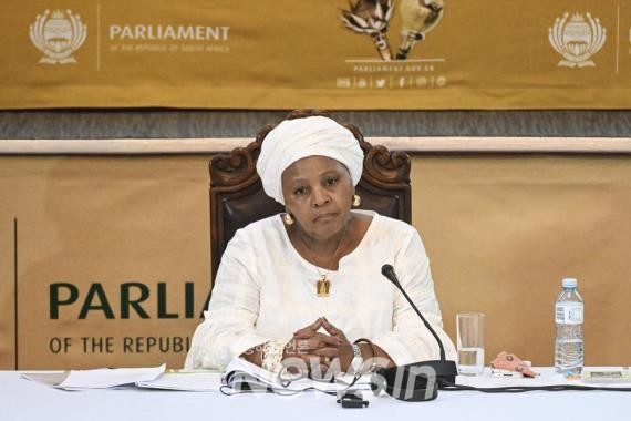 ▲지난 2월 13일 케이프타운에서 열린 회의에 참석한 노시비웨 마피사-응카쿨라 남아공 국민의회 의장. (자료사진=신화통신)