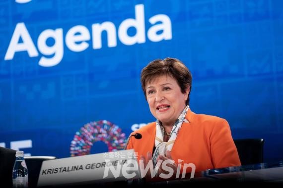 ▲지난해 4월 13일 크리스탈리나 게오르기에바 국제통화기금(IMF) 총재 미국 워싱턴에서 열린 기자회견하고 있다. (사진=신화통신)