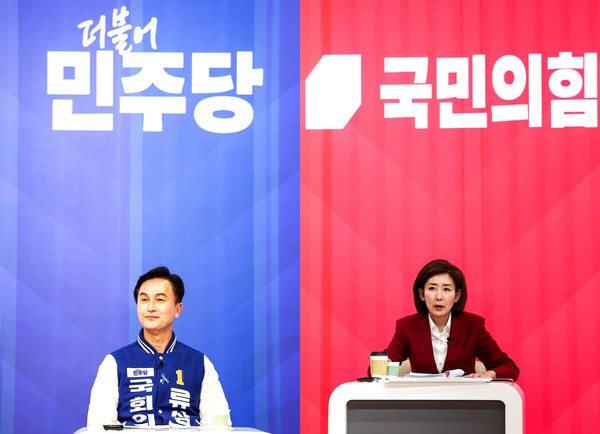 제22대 국회의원 선거 서울 동작구을에 출마한 류삼영 더불어민주당 후보와 나경원 국민의힘 후보가 1일 서울 서초구 한국세무사회에서 열린 제22대 국회의원 선거 후보자 토론회에서 리허설을 하고 있다. 2024.04.01.