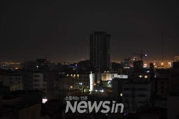 ▲14일 새벽(현지시간) 이란 수도 테헤란의 모습. (사진=신화통신)