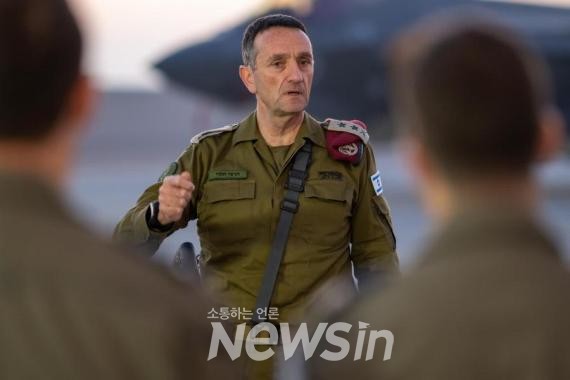 ▲15일(현지시간) 헤르지 할레비 이스라엘군 참모총장이 이스라엘 남부 네바팀 공군기지에서 연설하고 있다. (사진=이스라엘 국방군 제공)
