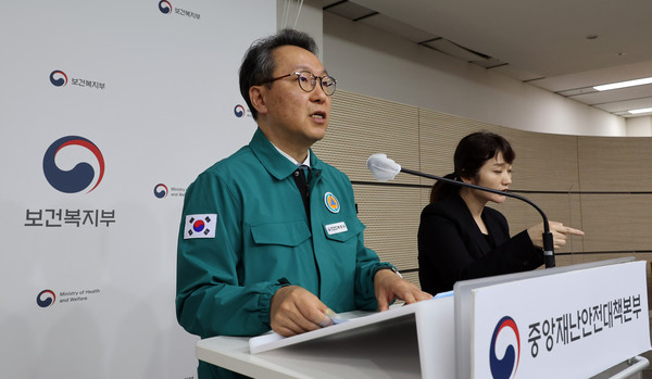 박민수 중앙재난안전대책본부 제1총괄조정관(보건복지부 제2차관)이 24일 세종시 정부세종청사에서 의사 집단행동 중대본 회의 주요 내용과 비상진료체계 상황 등을 발표하고 있다. 2024.04.24.