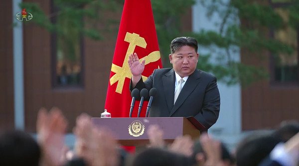 22일 조선중앙TV가 김정은 북한 국무위원장이 21일 참석한 조선노동당 중앙간부학교 준공식 영상을 방송했다. 당 중앙간부학교는 당 간부를 양성하고 재교육하는 교육기관이다. (사진= 조선중앙TV 캡쳐) 2024.05.22