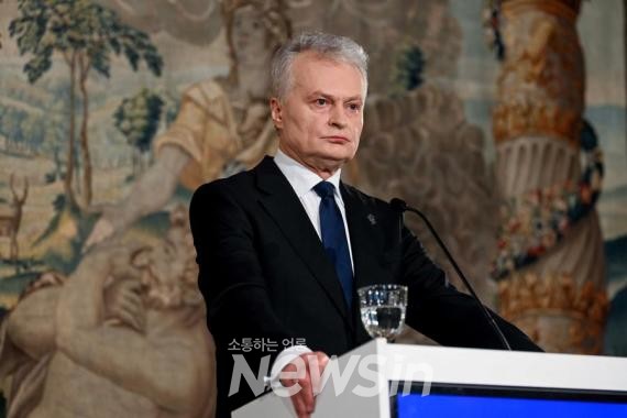 기타나스 나우세다 리투아니아 대통령이 지난 13일 리투아니아 빌뉴스에서 기자회견하고 있다. (사진=신화통신)