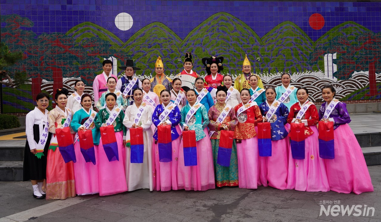 국악한마당 공연에 참가한 이혜솔 예술단 