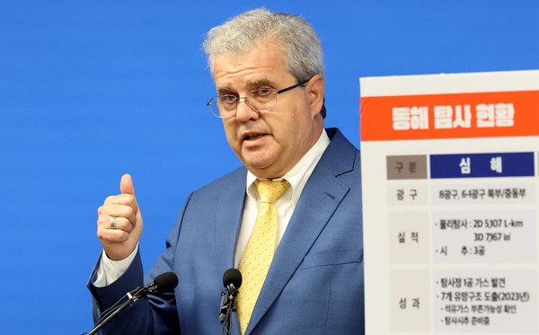 미국 심해 기술 평가 전문 기업 액트지오의 비토르 아브레우 고문이 7일 오전 세종시 정부세종청사 산업통상자원부에서 '동해 심해 가스전' 관련 브리핑을 하고 있다. 2024.06.07.