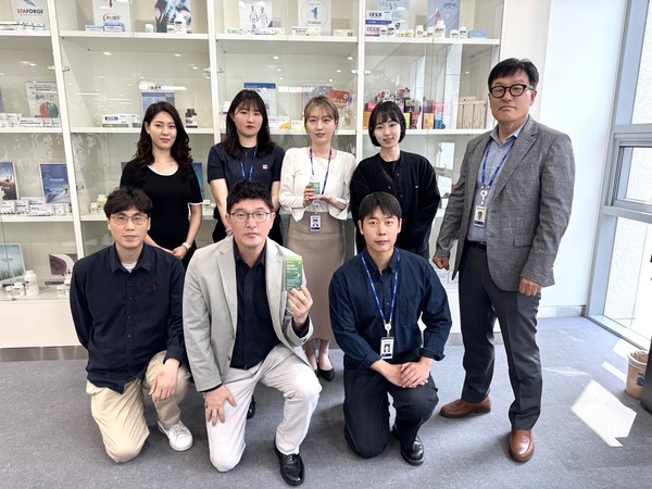 환인제약 감잎 눈건강 신제품 개발팀과 자회사 애즈유 직원들